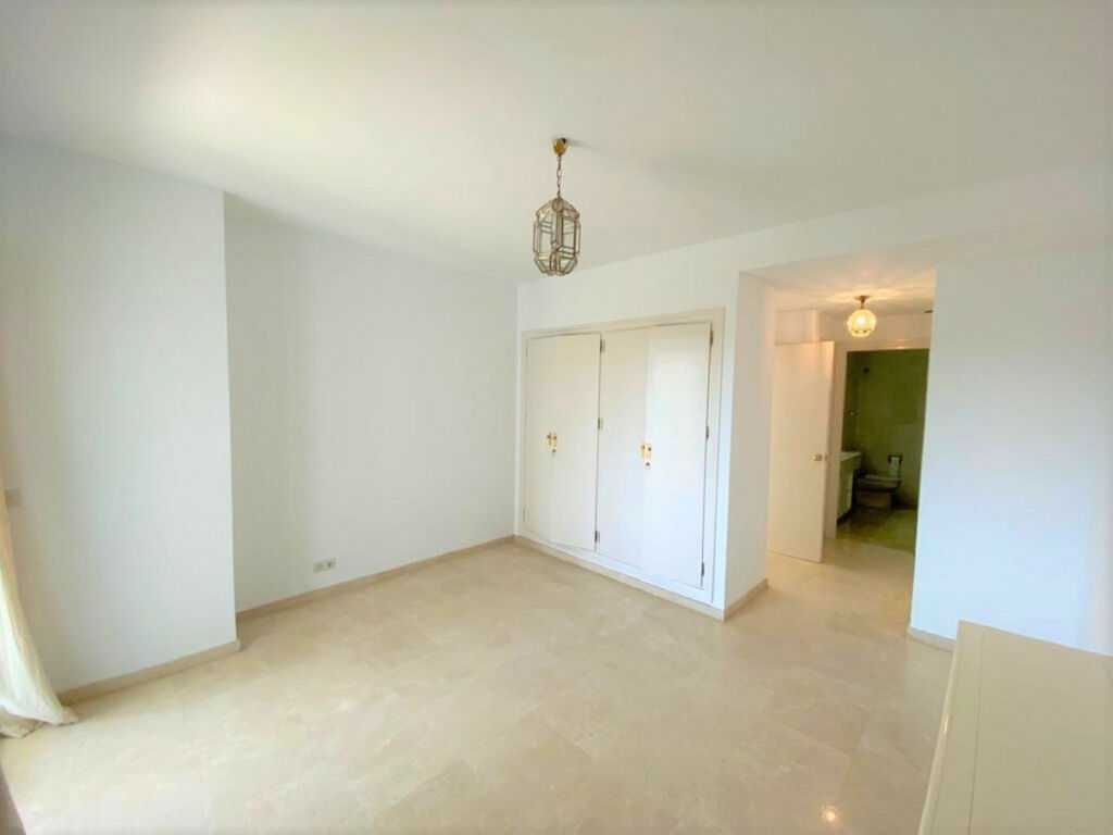 Middle Floor Apartment Guadalmina Alta Málaga - image 10