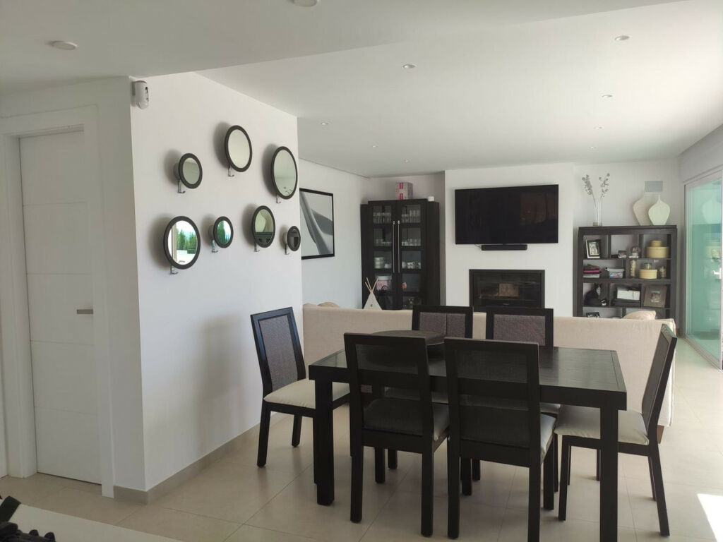 Detached Villa Estepona Málaga - image 8