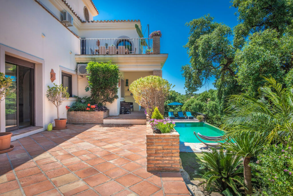 Detached Villa Estepona Málaga - image 10