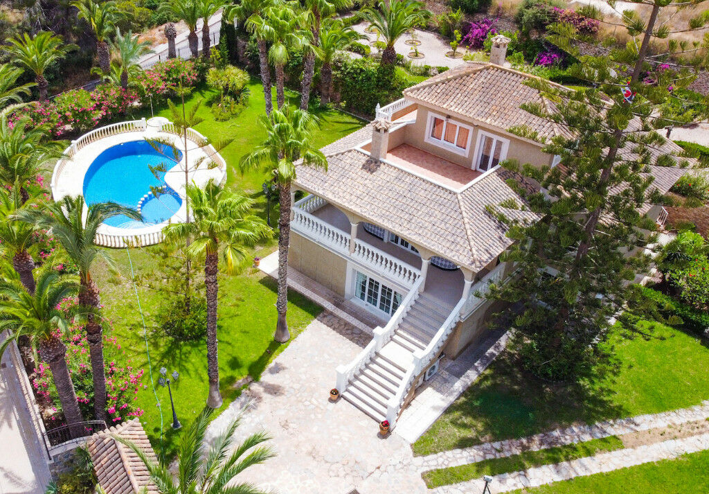Detached Villa Villamartin Alicante - image 11