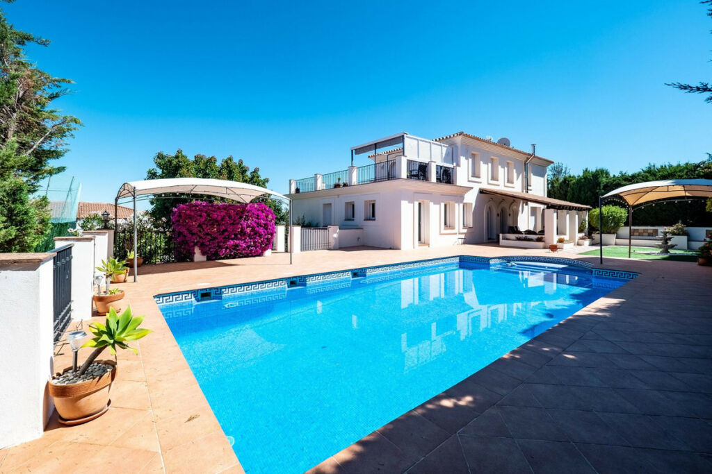 Detached Villa Alhaurín el Grande Málaga - image 2