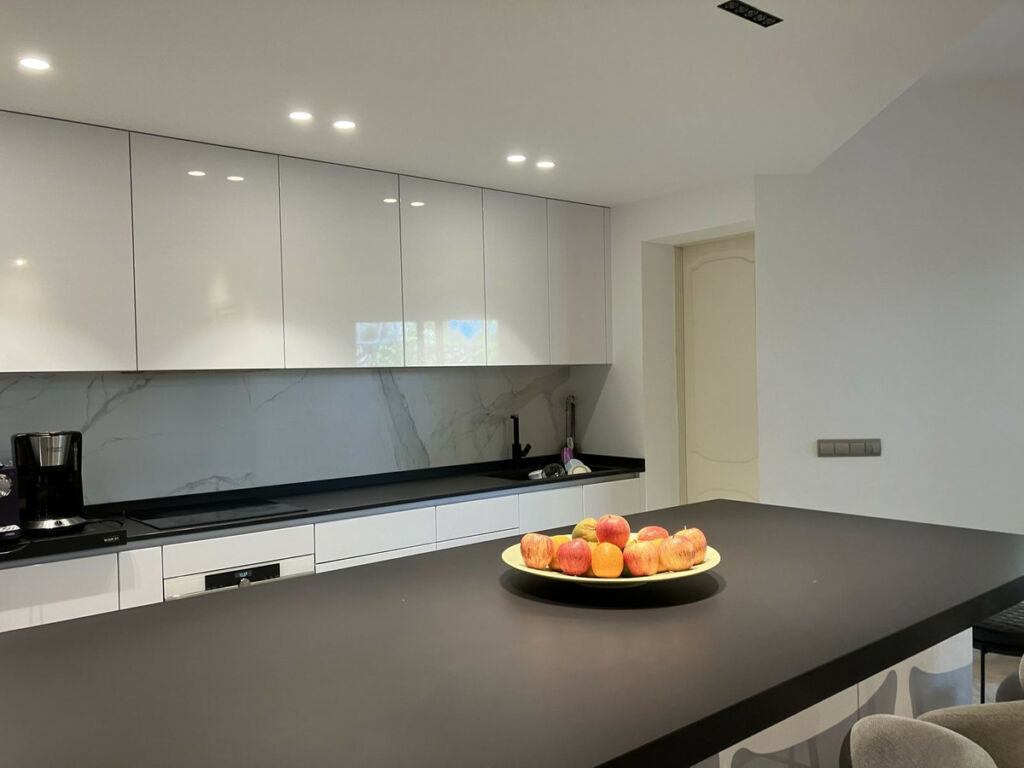 Ground Floor Apartment Aloha Málaga - image 3