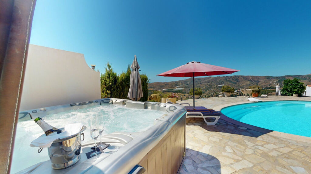 Detached Villa Iznate Málaga - image 2