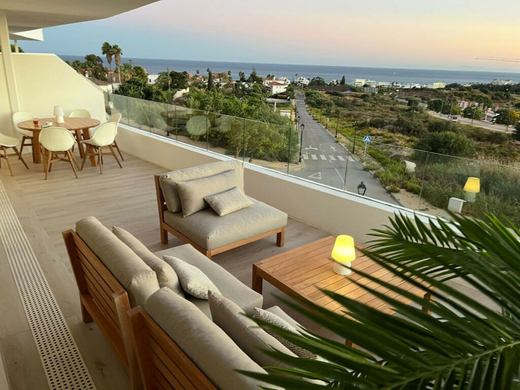 Middle Floor Apartment Estepona Málaga