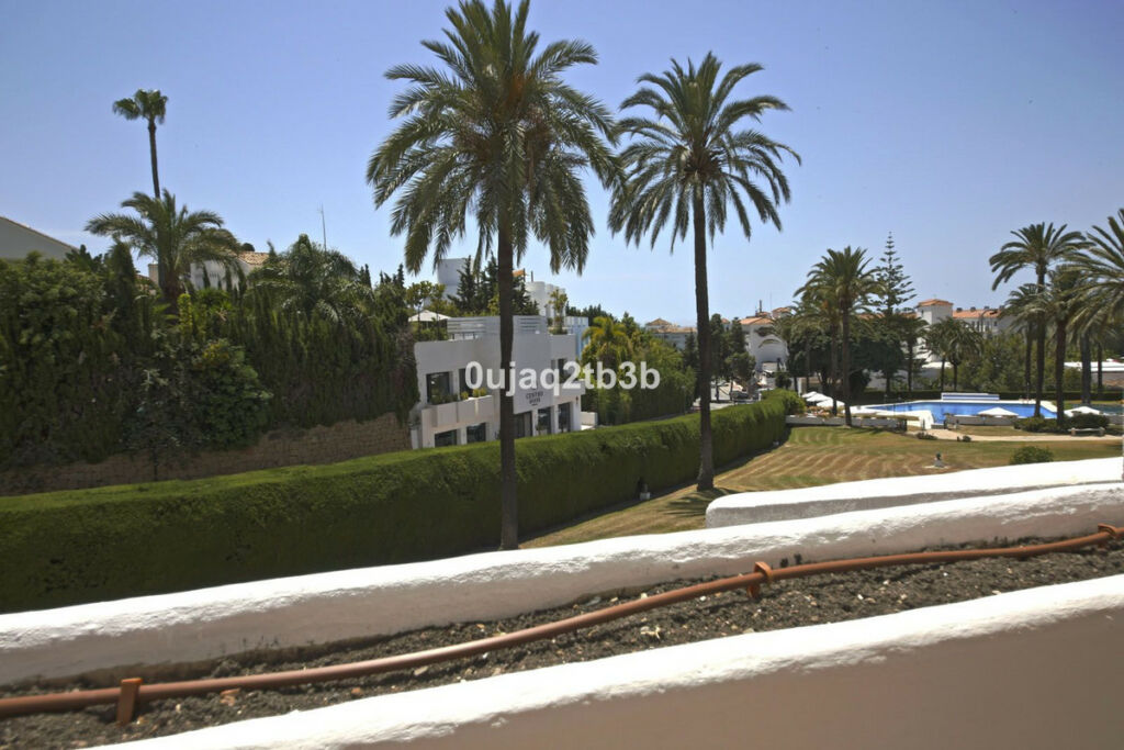 Top Floor Apartment Nueva Andalucía Málaga - image 14