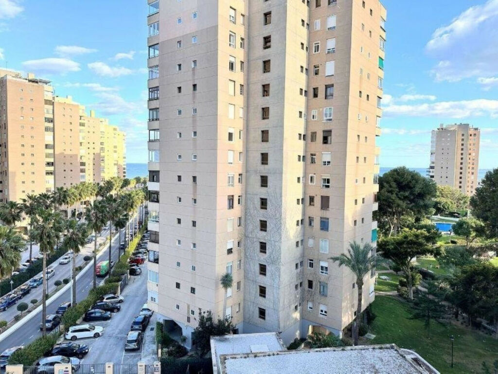 Middle Floor Apartment Playamar Málaga