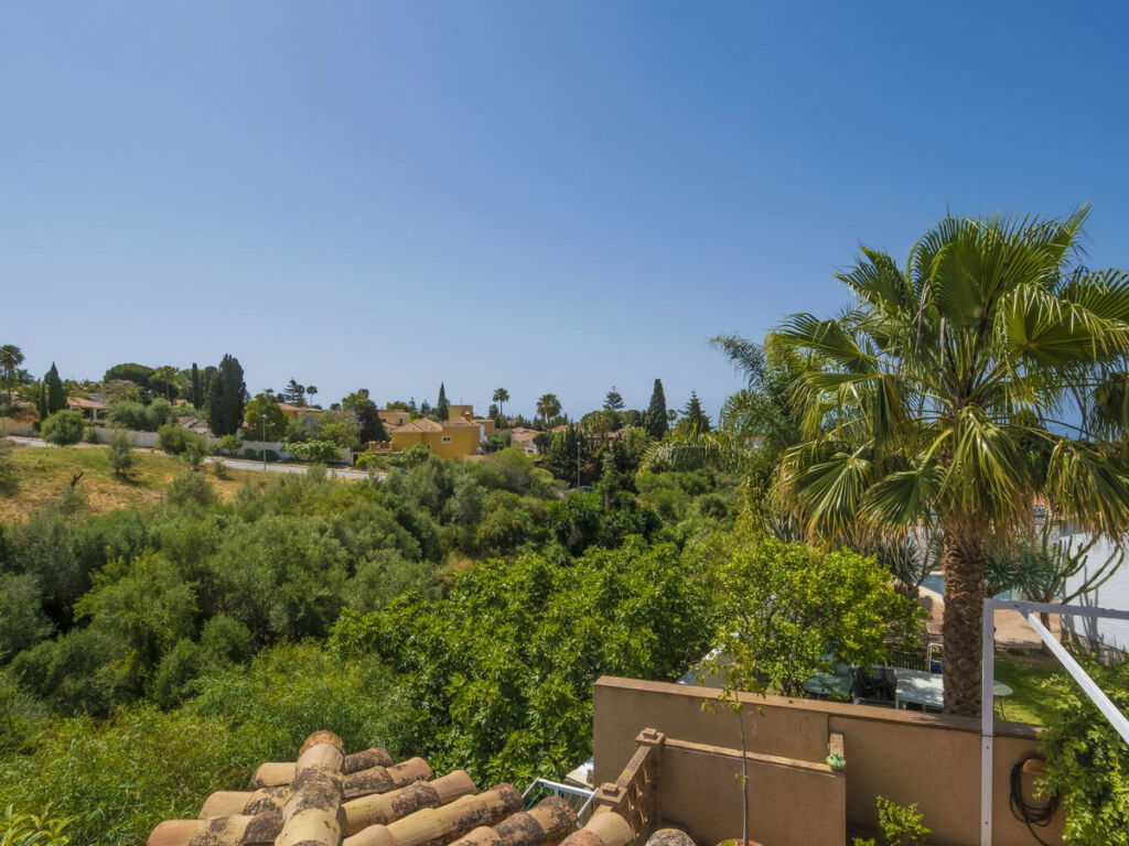 Detached Villa Marbella Málaga - image 10