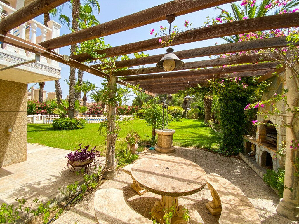 Detached Villa Villamartin Alicante - image 14