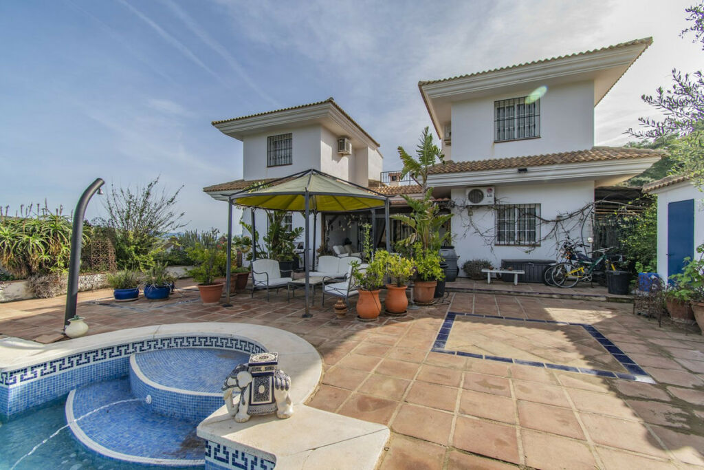 Detached Villa Monda Málaga - image 10