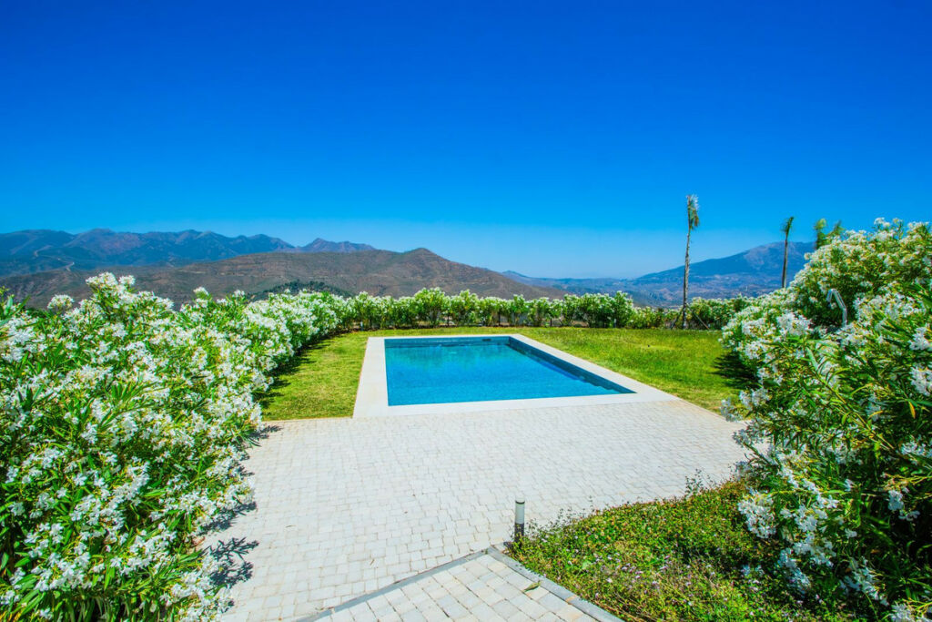 Detached Villa La Mairena Málaga - image 10
