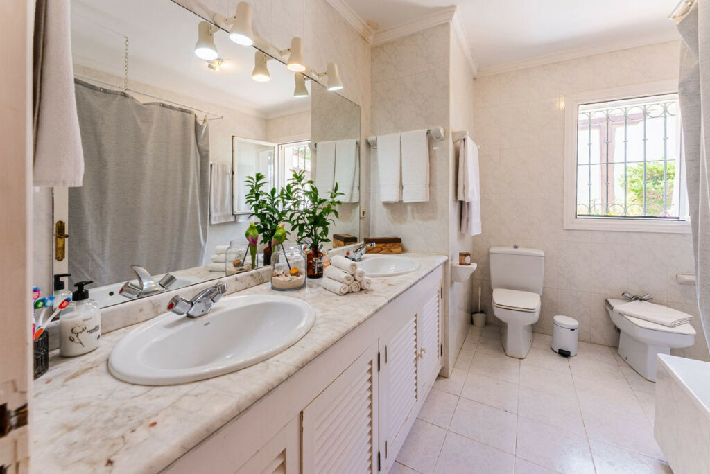Detached Villa Atalaya Málaga - image 11