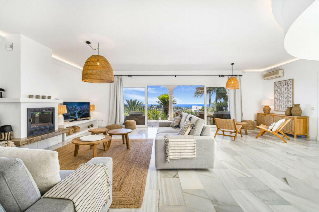 Detached Villa El Paraiso Málaga - image 11