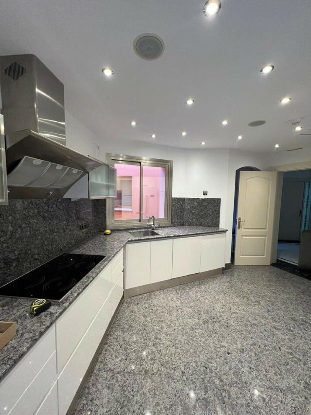 Middle Floor Apartment Puerto Banús Málaga - image 11
