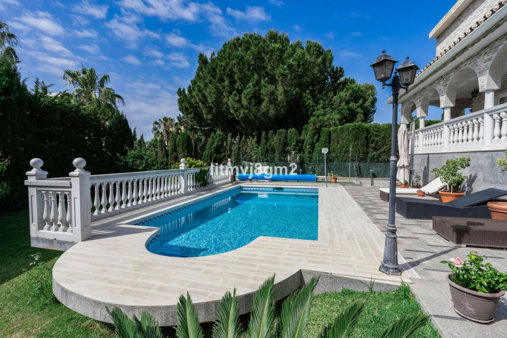 Detached Villa Artola Málaga - image 11