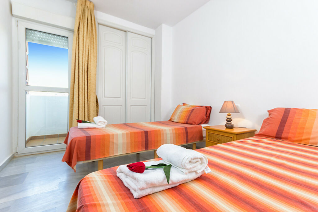 Middle Floor Apartment Calahonda Málaga - image 11