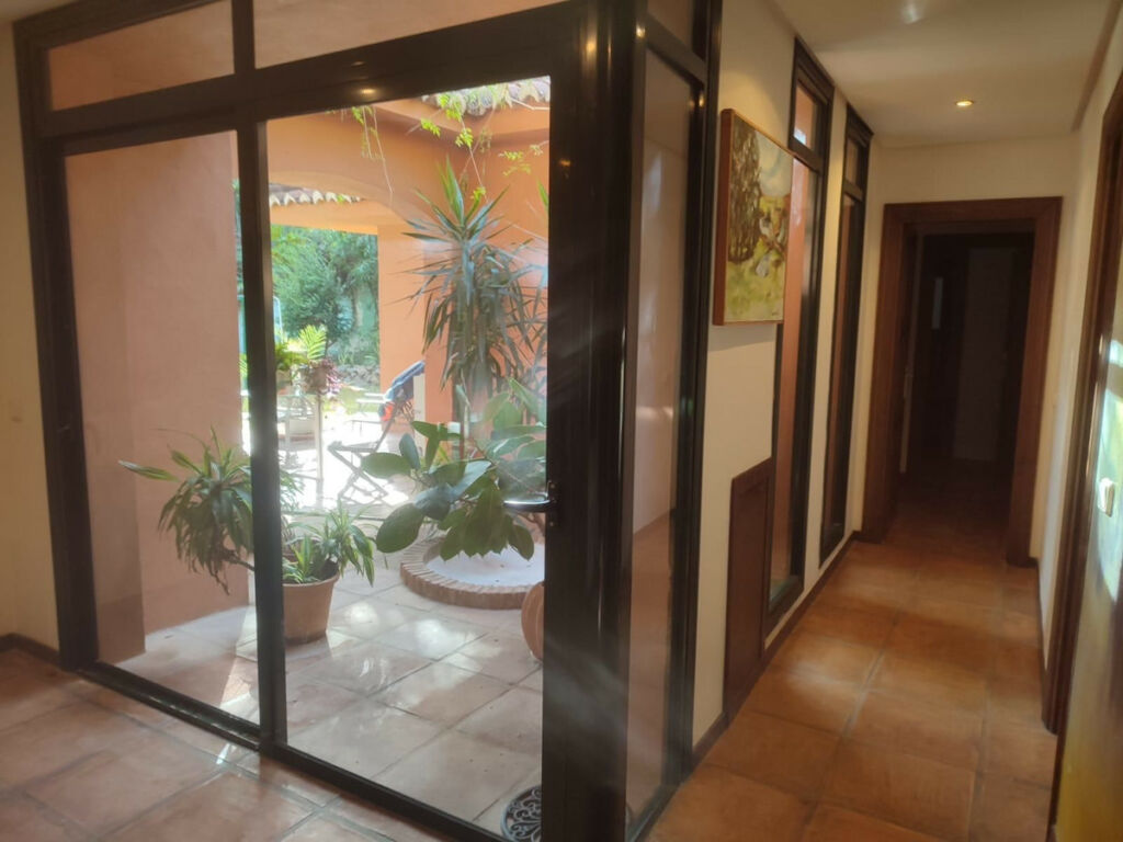 Detached Villa Marbella Málaga - image 11