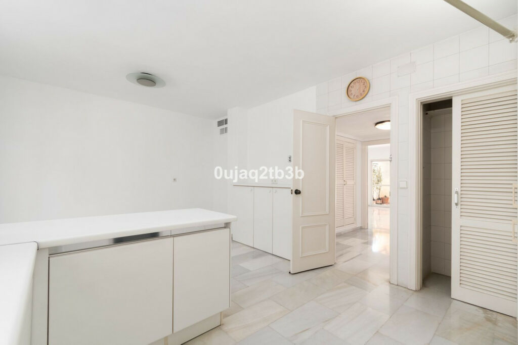Top Floor Apartment Marbella Málaga - image 11