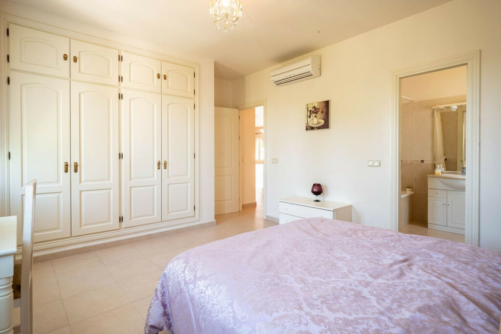 Detached Villa Alhaurín el Grande Málaga - image 12