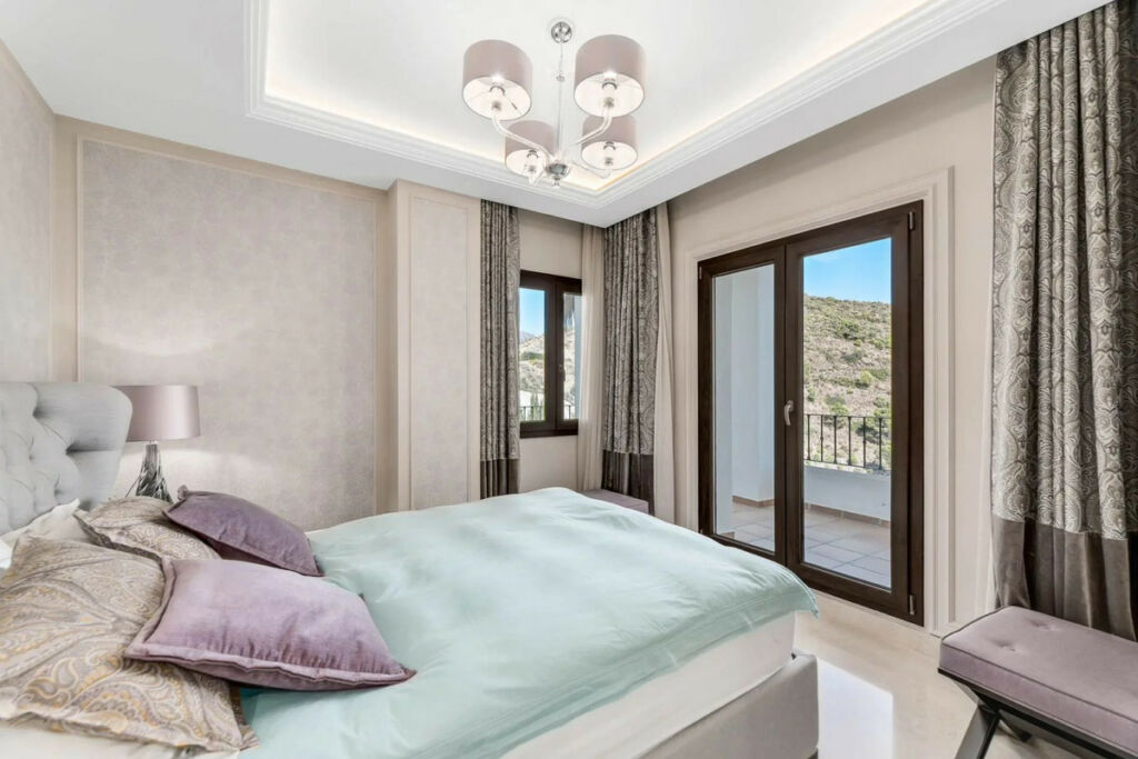 Detached Villa Benahavís Málaga - image 14