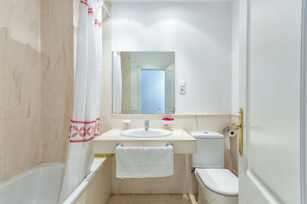 Middle Floor Apartment Calahonda Málaga - image 13