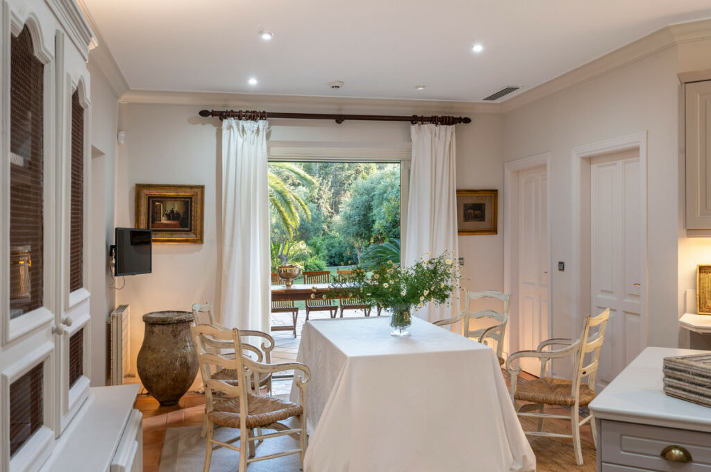 Detached Villa Sotogrande Alto Cádiz - image 13