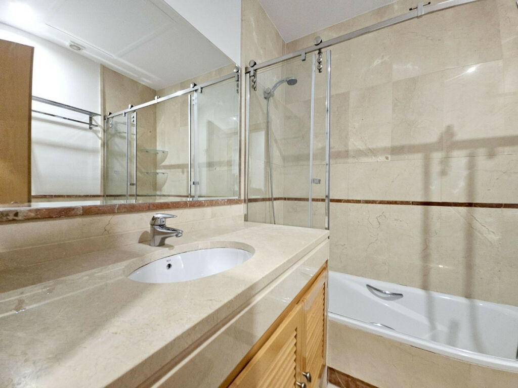 Ground Floor Apartment Puerto Banús Málaga - image 12