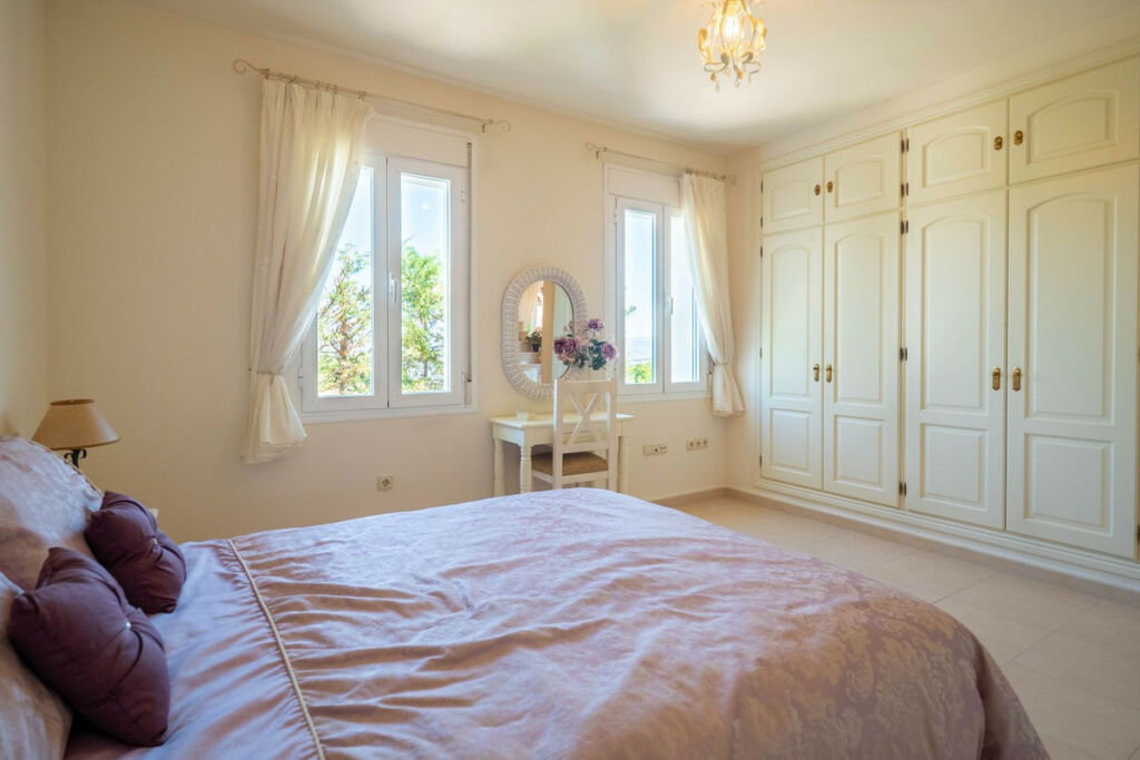 Detached Villa Alhaurín el Grande Málaga - image 13