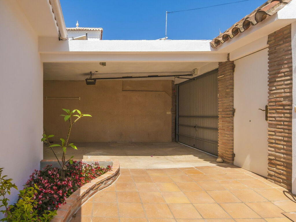 Detached Villa Marbella Málaga - image 13