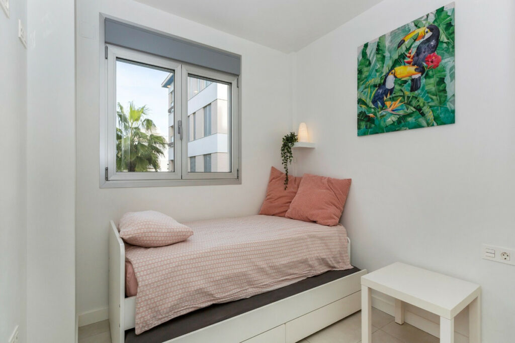 Middle Floor Apartment Villamartin Alicante - image 15