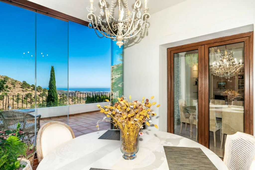 Detached Villa Benahavís Málaga - image 16