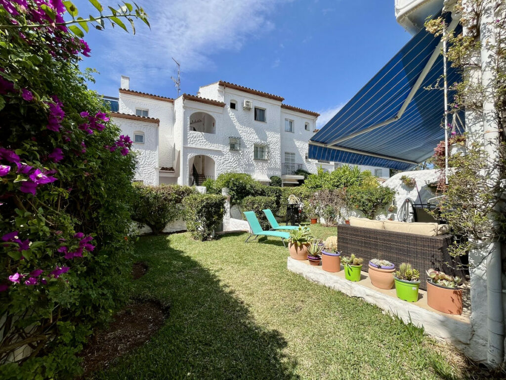 Semi-Detached House El Paraiso Málaga - image 14