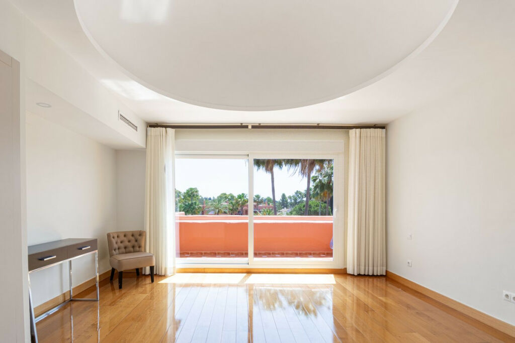 Penthouse Guadalmina Baja Málaga - image 15