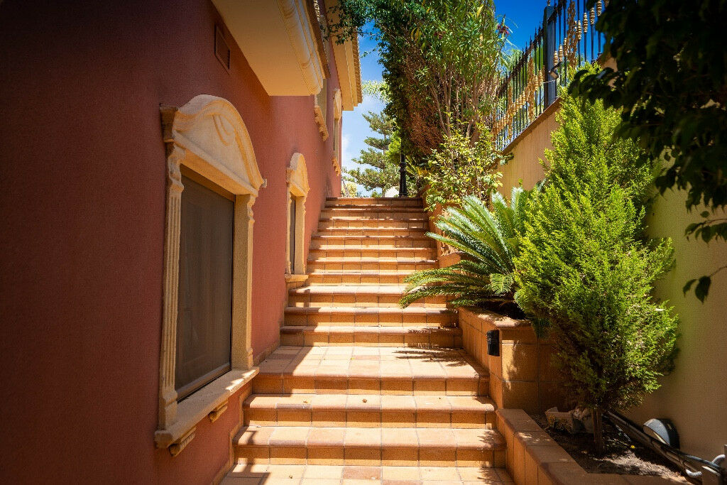 Detached Villa Campoamor Alicante - image 15
