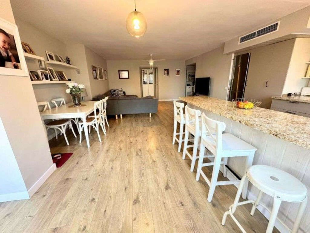 Middle Floor Apartment Playamar Málaga - image 15