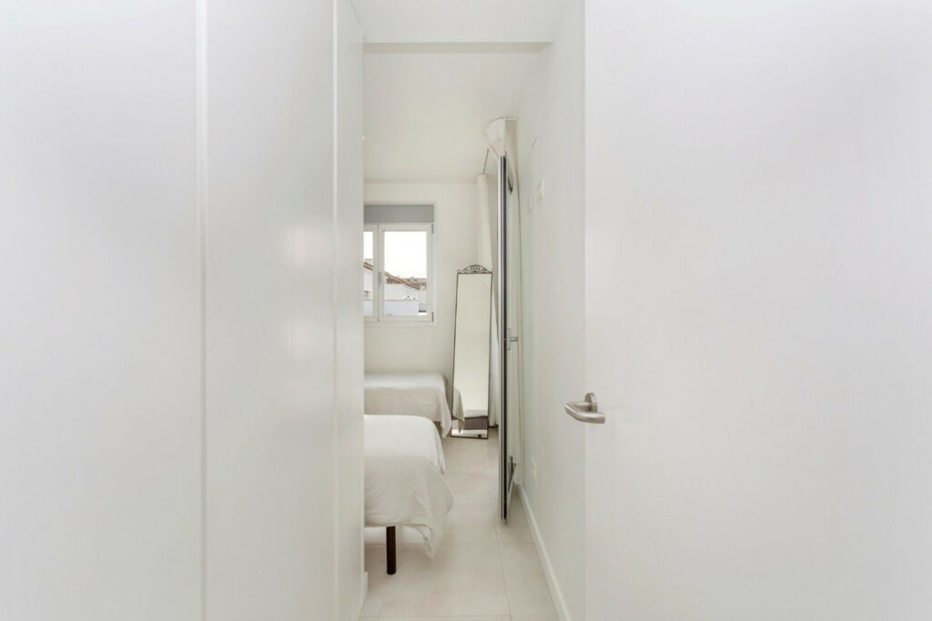 Middle Floor Apartment Villamartin Alicante - image 16
