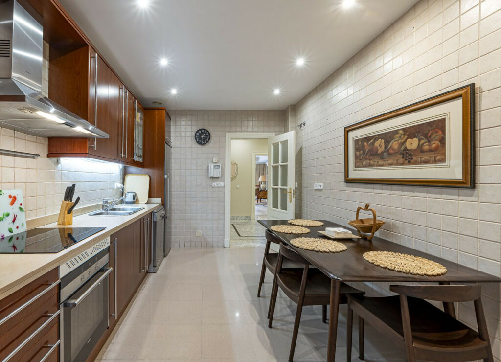 Ground Floor Apartment The Golden Mile Málaga - image 15