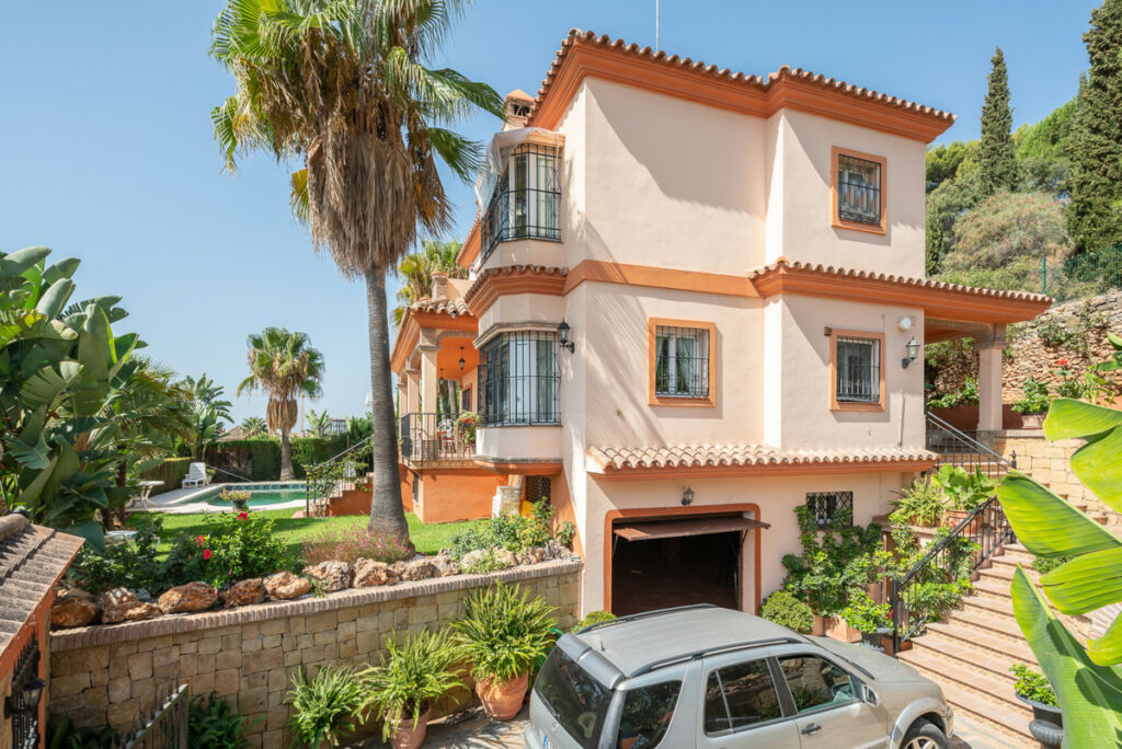 Detached Villa Marbella Málaga - image 16