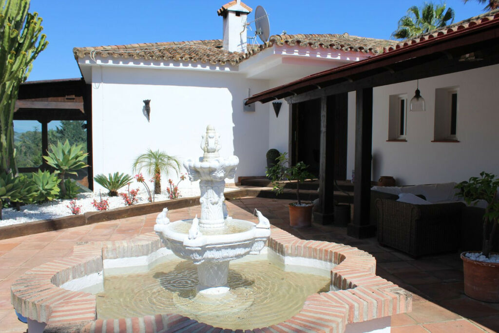 Detached Villa Sotogrande Costa Cádiz - image 17