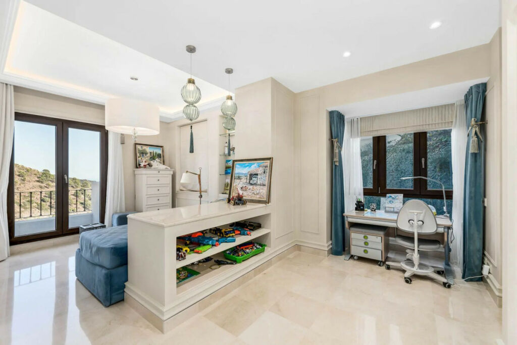 Detached Villa Benahavís Málaga - image 18