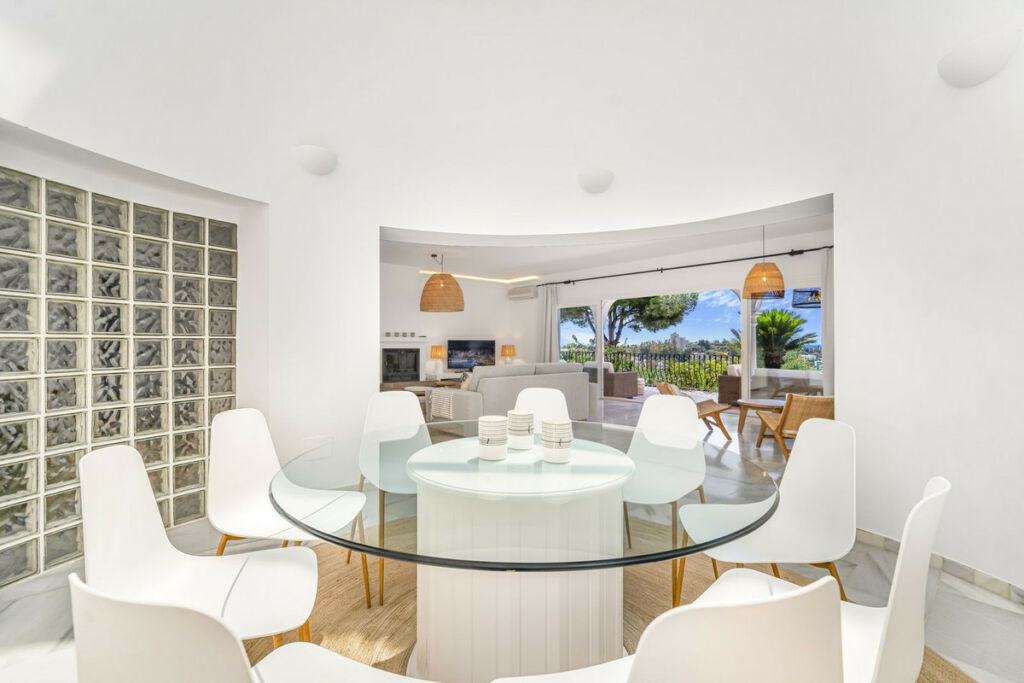Detached Villa El Paraiso Málaga - image 17