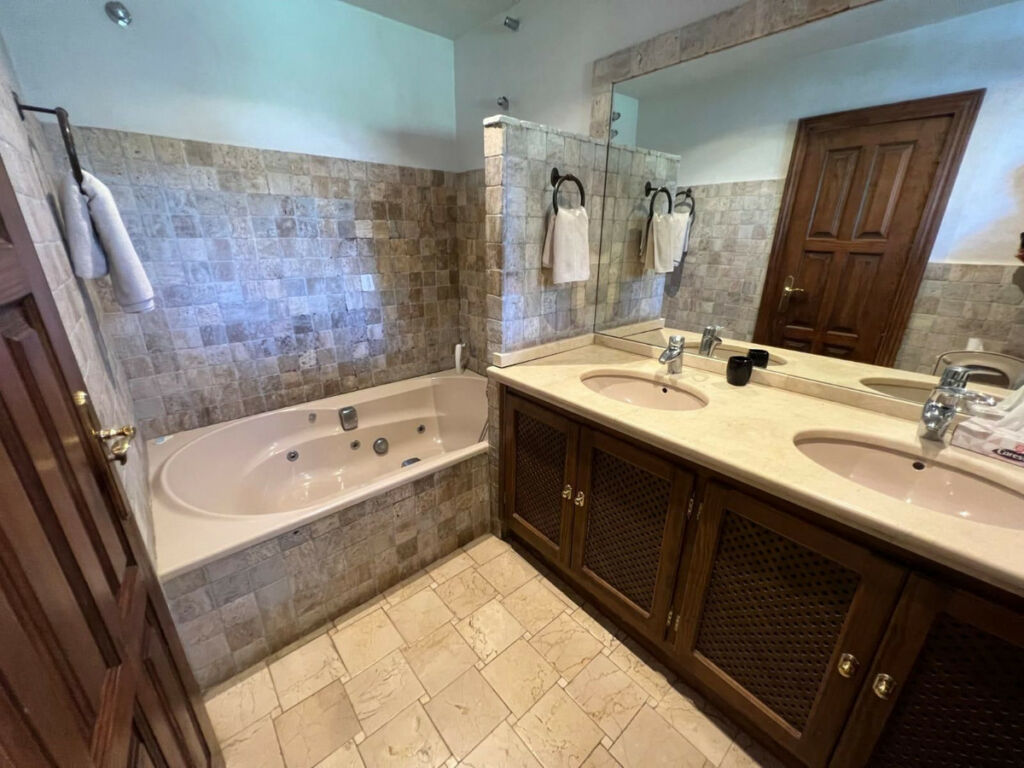 Detached Villa Marbella Málaga - image 17