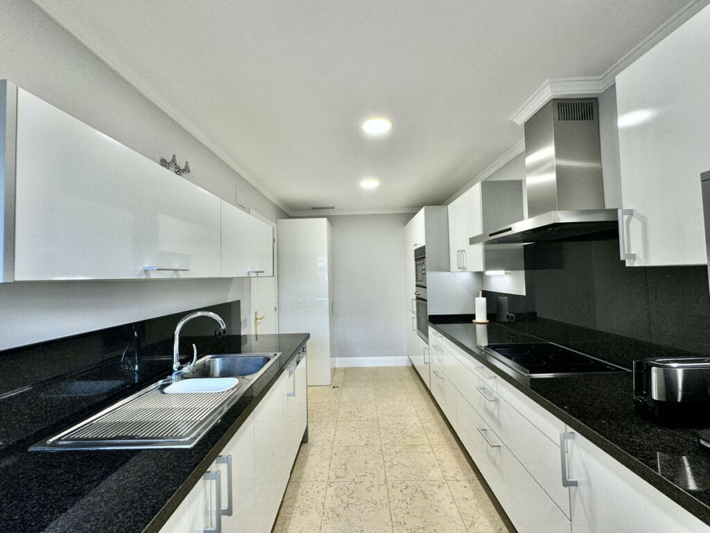 Ground Floor Apartment Nueva Andalucía Málaga - image 17