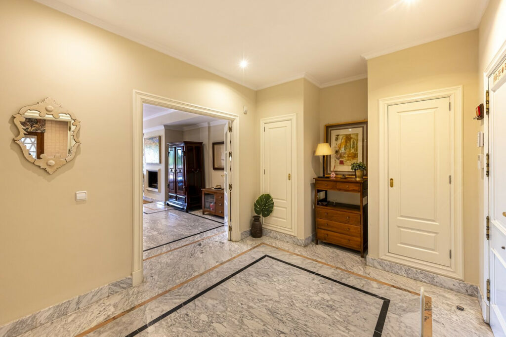 Ground Floor Apartment The Golden Mile Málaga - image 17