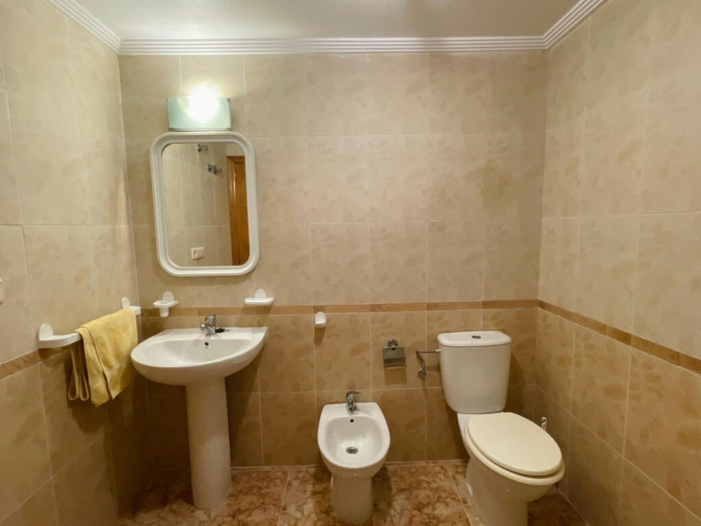 Middle Floor Apartment La Florida Alicante - image 17
