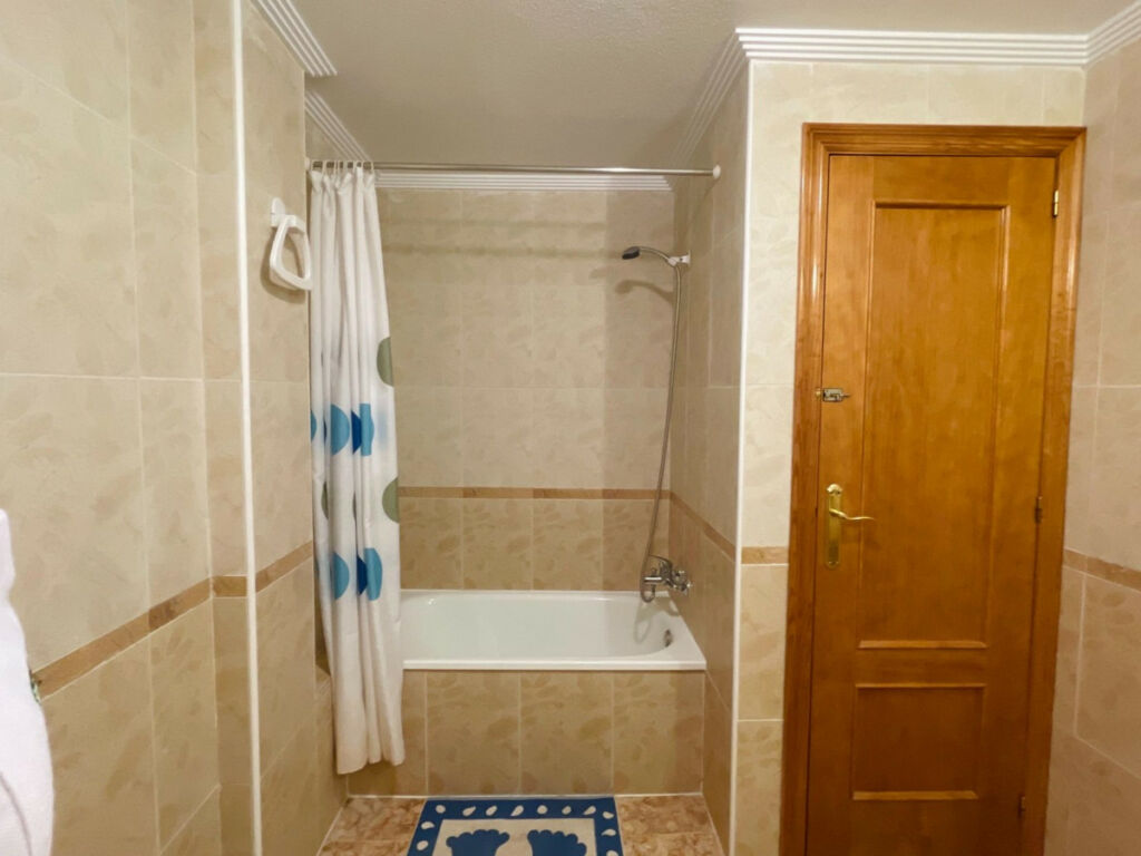 Middle Floor Apartment La Florida Alicante - image 18