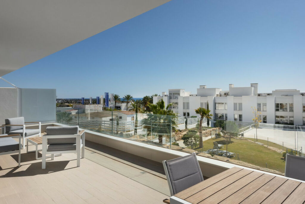 Middle Floor Apartment Cancelada Málaga - image 19