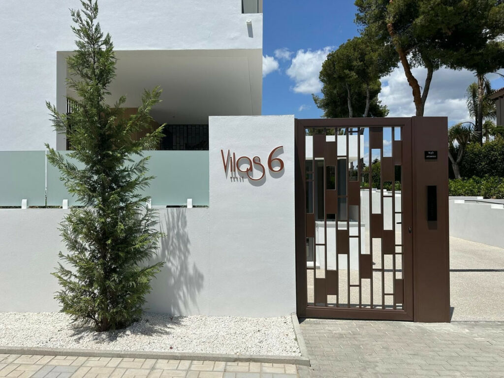 Semi-Detached House Nueva Andalucía Málaga - image 2