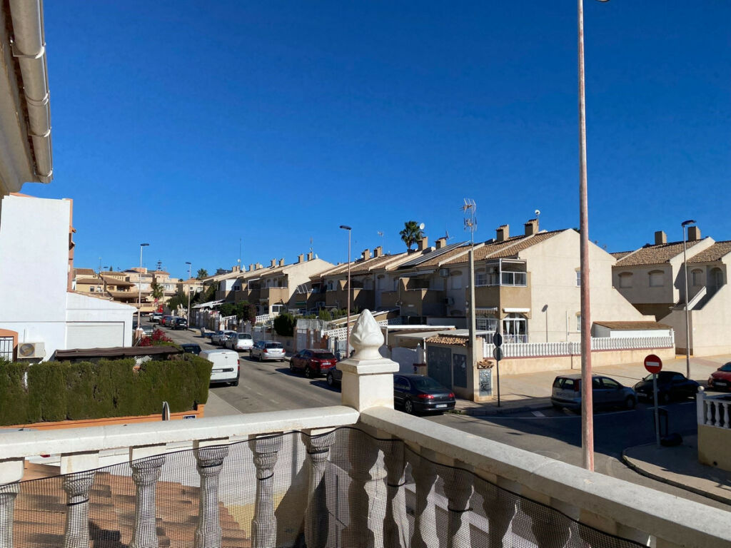 Middle Floor Apartment Aguas Nuevas Alicante - image 2