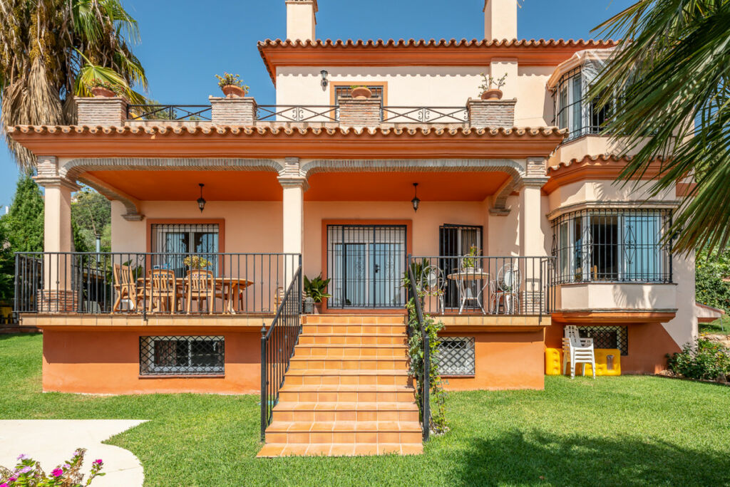 Detached Villa Marbella Málaga - image 2