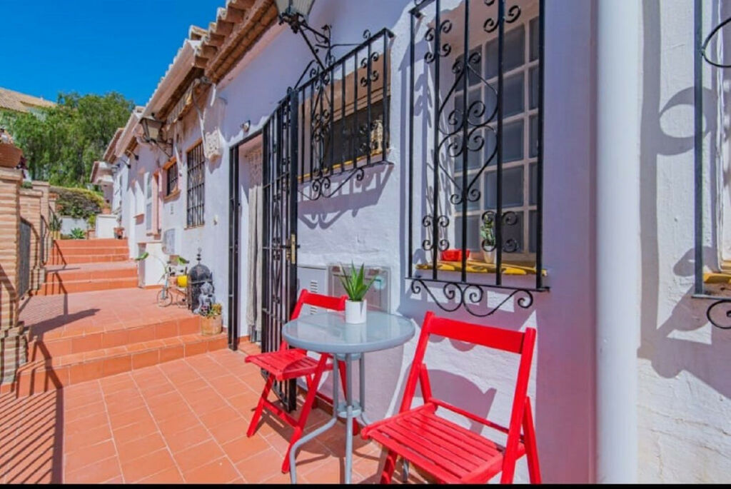 Top Floor Studio Cabopino Málaga - image 2